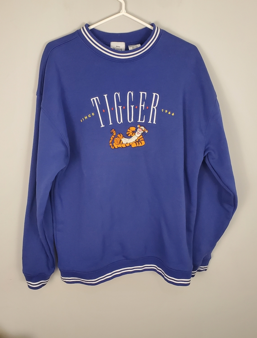 Disney Parks Winnie The Pooh Tigger Embroidered Pullover Sweater Sweatshirt L